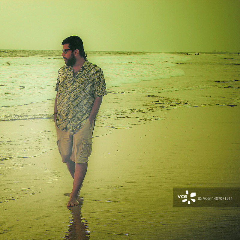 海边漫步图片素材