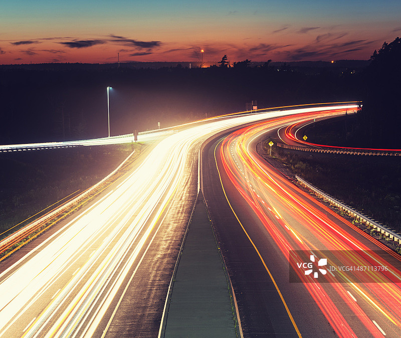 傍晚时分的高速公路交通图片素材