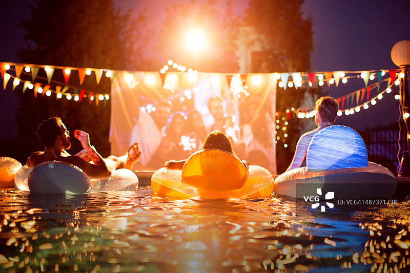 泳池电影之夜派对图片素材