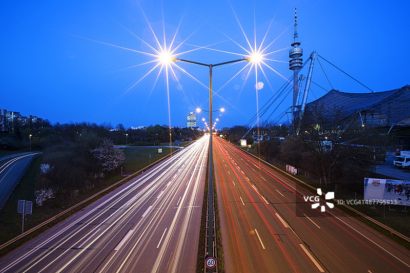 慕尼黑高峰时段的傍晚交通图片素材