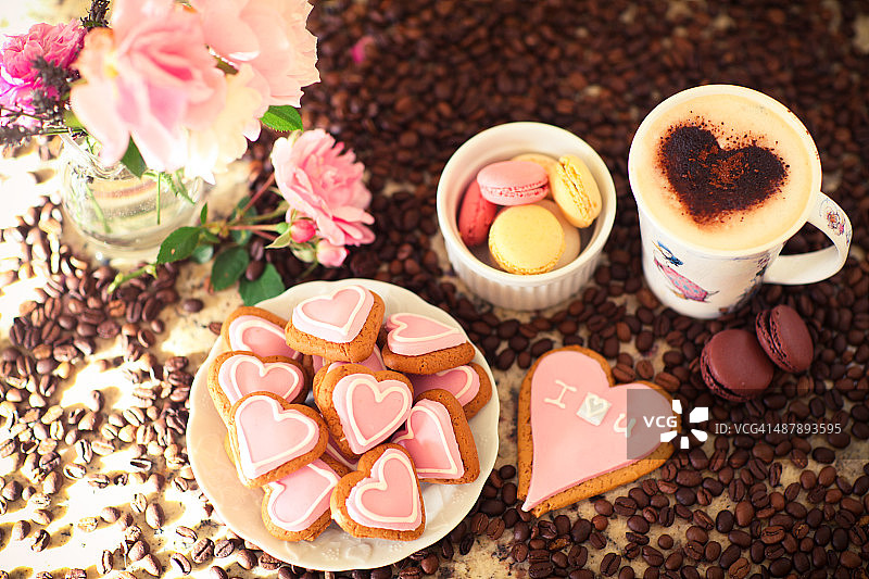卡布奇诺和心形饼干图片素材