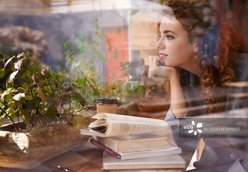 舒适的窗边一角图片素材