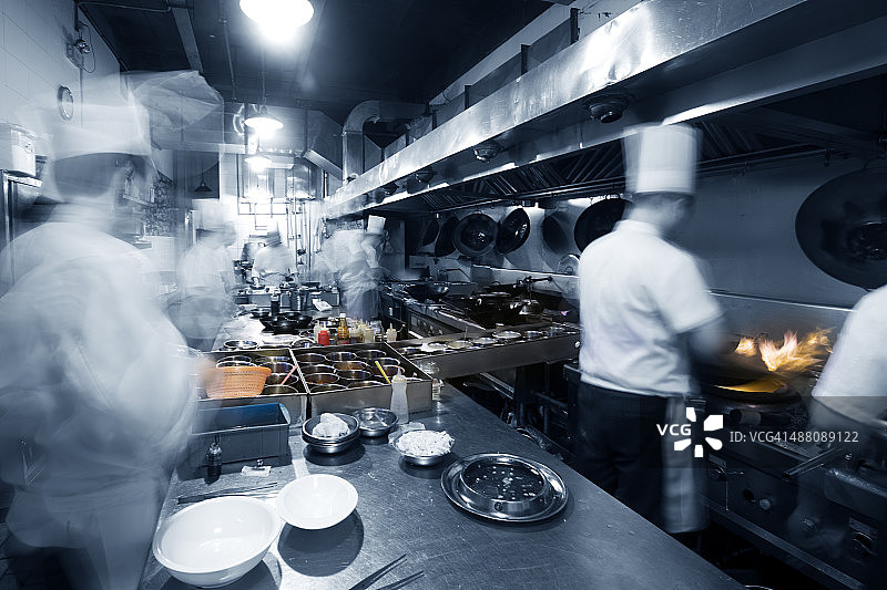 繁忙的中国厨房图片素材
