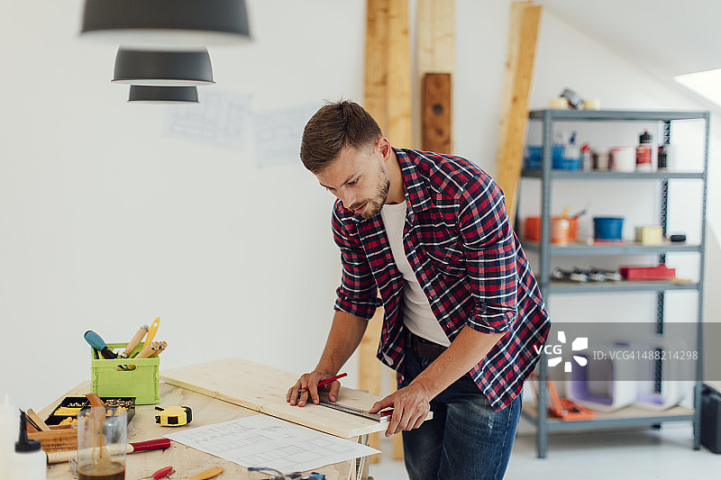 木匠工作场景图片素材