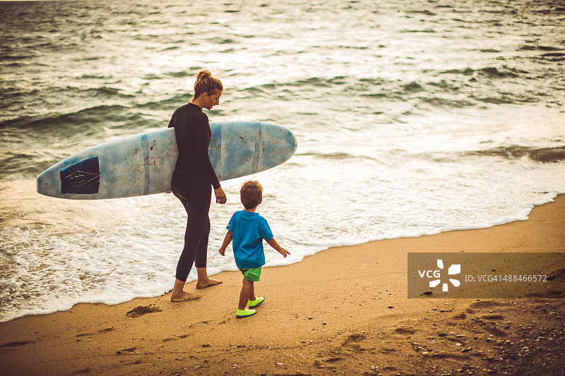 冲浪家庭图片素材