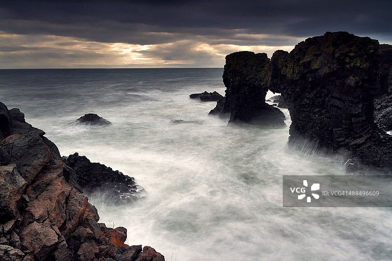 阿纳斯塔皮海拱的暴风雨长时曝光图片素材