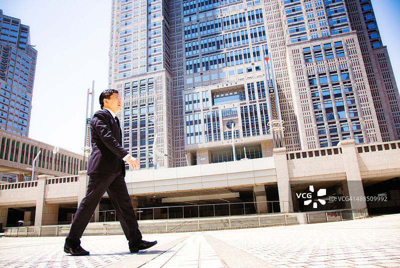 前往东京都厅上班的日本政府工作人员图片素材