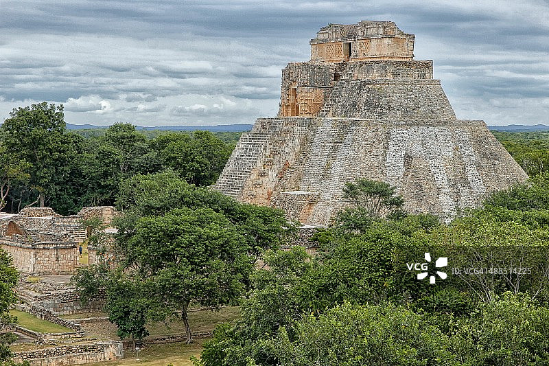 乌斯马尔的魔法师金字塔图片素材