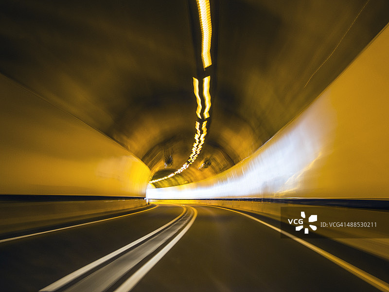 隧道出口图片素材