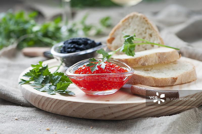 红色和黑色俄罗斯鱼子酱图片素材