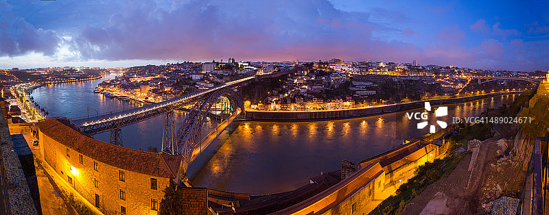 葡萄牙波尔图的蓝色时刻图片素材