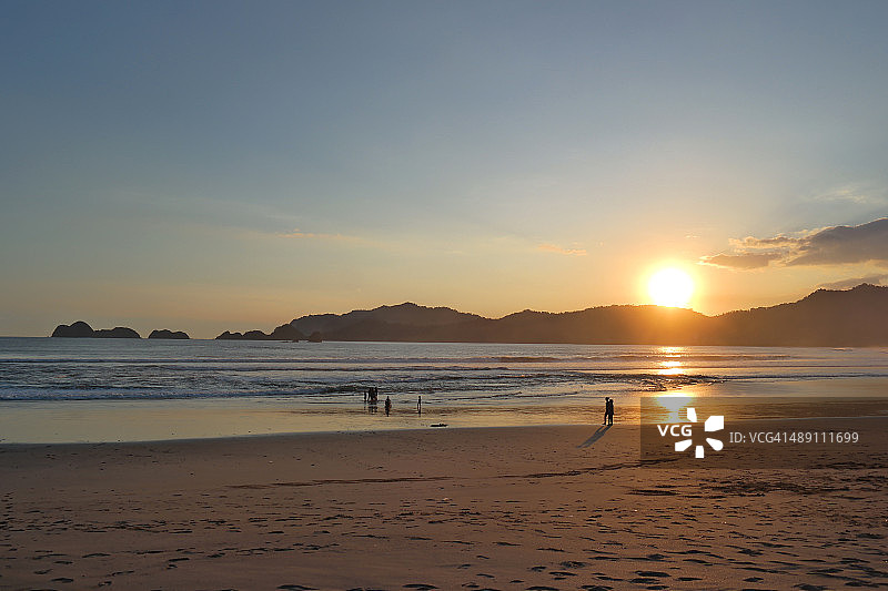 红岛/满者哇宜红色海滩图片素材