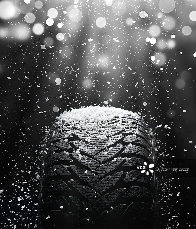 雪地中的新轮胎图片素材