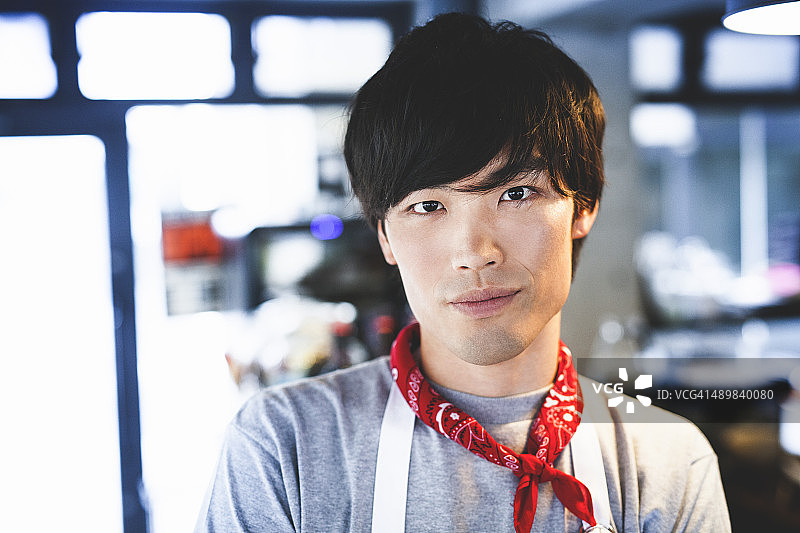 亚洲厨师的特写肖像图片素材