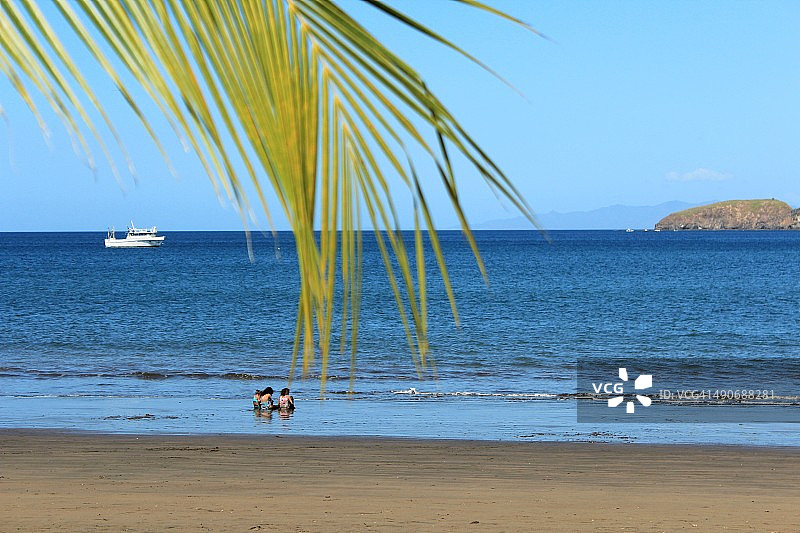 玩耍中的孩子们图片素材