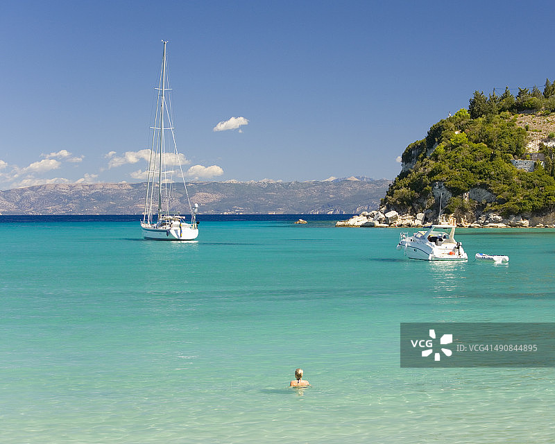 在希腊帕克索斯拉卡享受水上乐趣图片素材