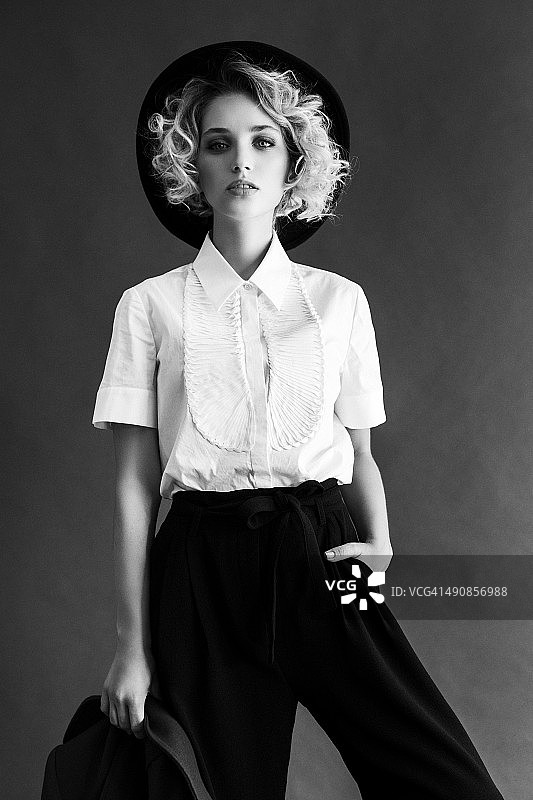 年轻美丽的女人的摄影图片素材