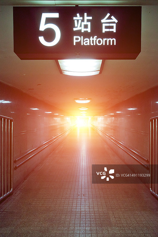 中国北京火车站通道图片素材