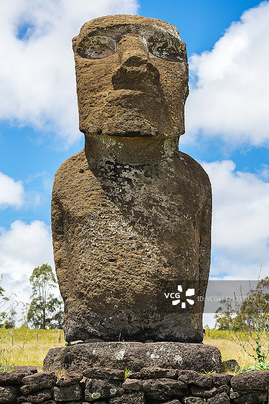 复活节岛阿胡阿奇维建筑群的大型摩艾石像图片素材