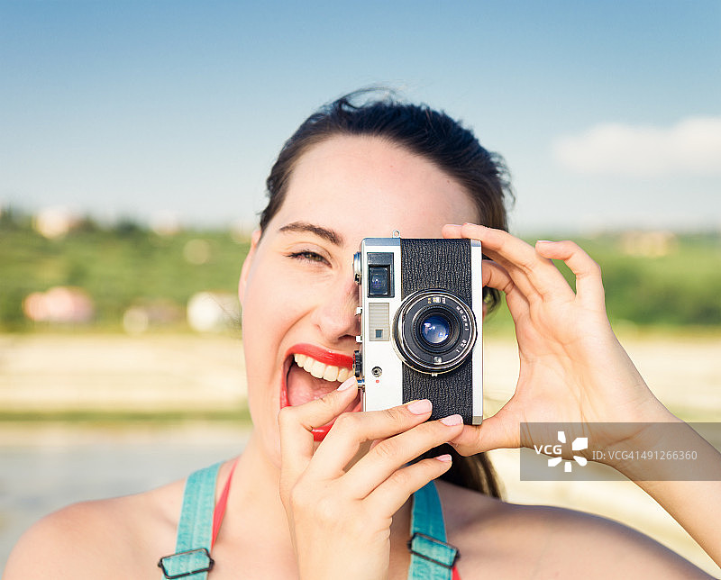 使用老式旁轴相机图片素材