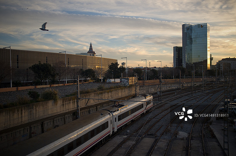火车与巴塞罗那图片素材