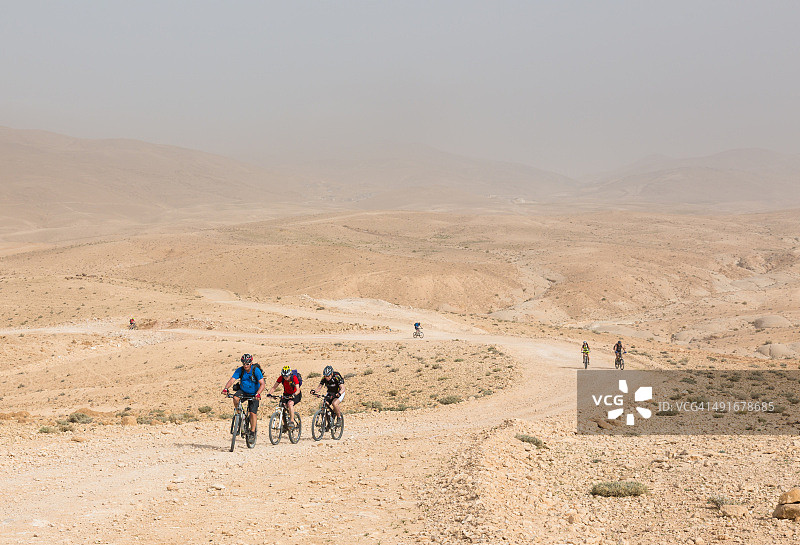 约旦沙漠自行车挑战赛图片素材