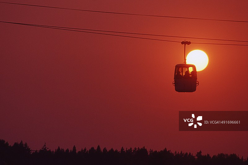 日落时分的缆车图片素材