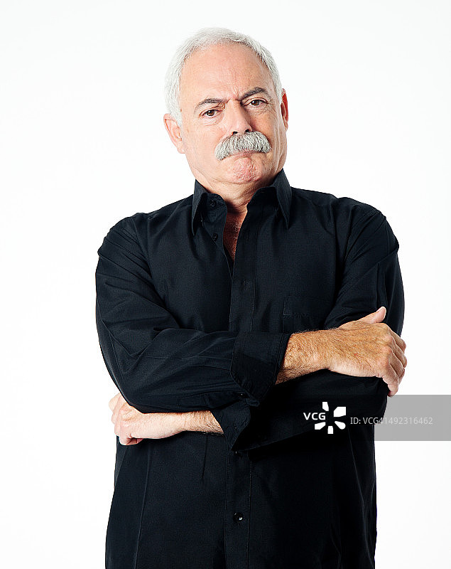 愤怒的老年男人肖像图片素材