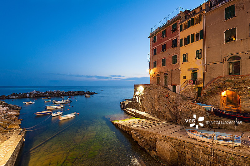 里奥马焦雷小港口的黄昏图片素材