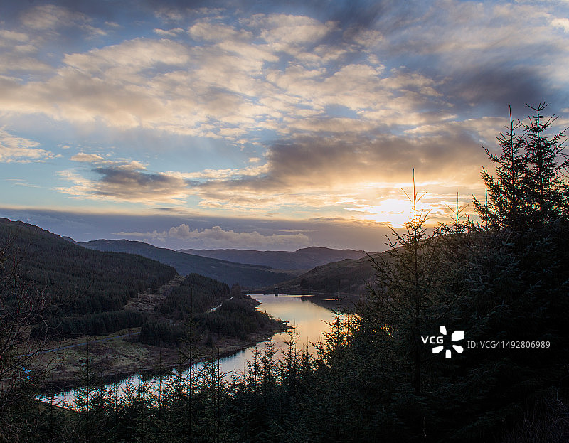 科瓦尔半岛塔桑湖的日落，阿盖尔图片素材