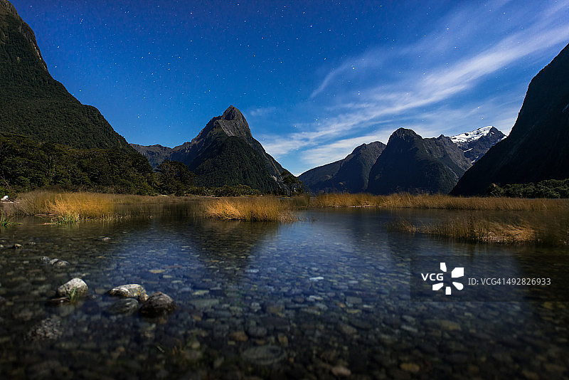 星空下的米尔福德峡湾图片素材