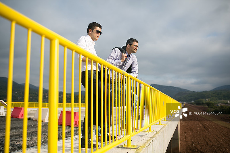 工程师 vs 管理者 - 经济学 vs 商业图片素材