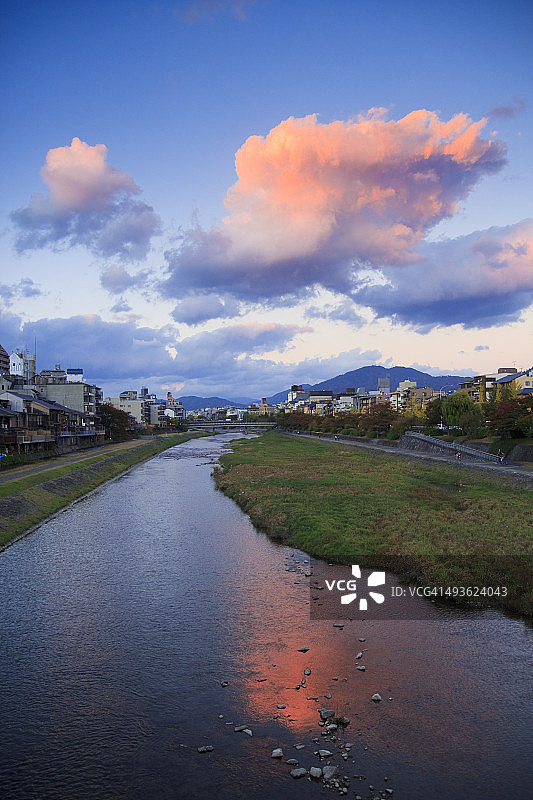 鸭川的傍晚景色图片素材