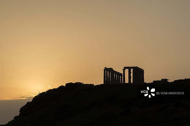 希腊苏尼翁海岬的波塞冬神庙日落图片素材