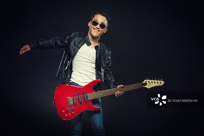 摇滚明星少年图片素材