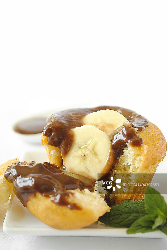 香蕉巧克力酱玛芬蛋糕图片素材