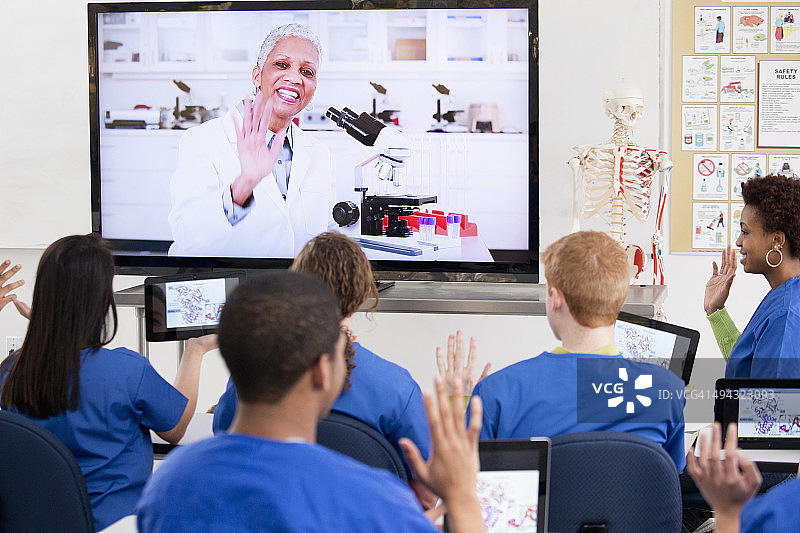 课堂上使用视频会议的学生图片素材