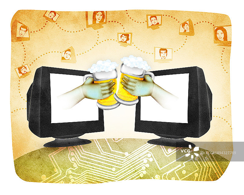 两位在线朋友用啤酒杯敬酒图片素材