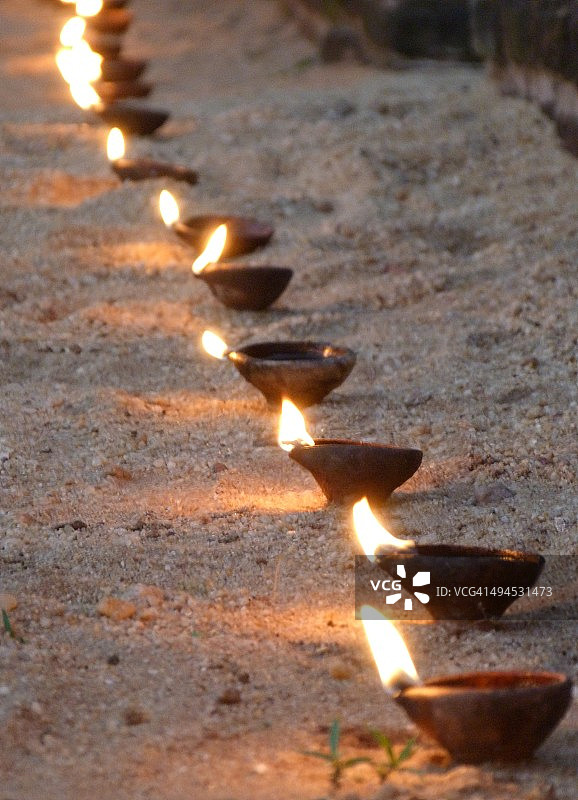 一排香烛图片素材