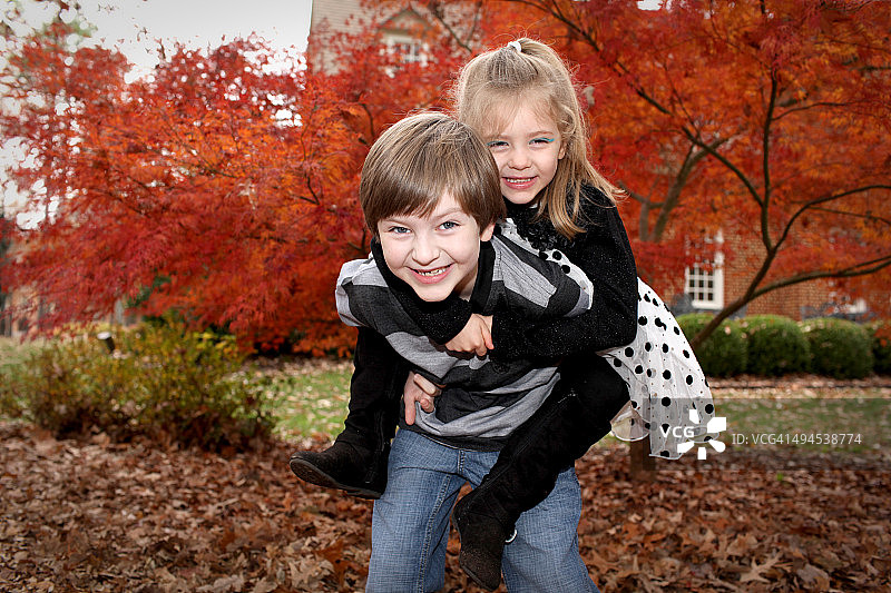 骑在背上图片素材