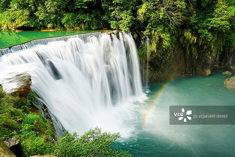 彩虹瀑布图片素材