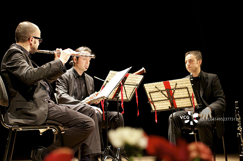 古怪三人组图片素材