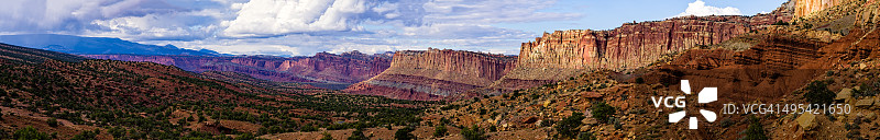 壮观的暴风雨与峡谷：国会礁国家公园图片素材