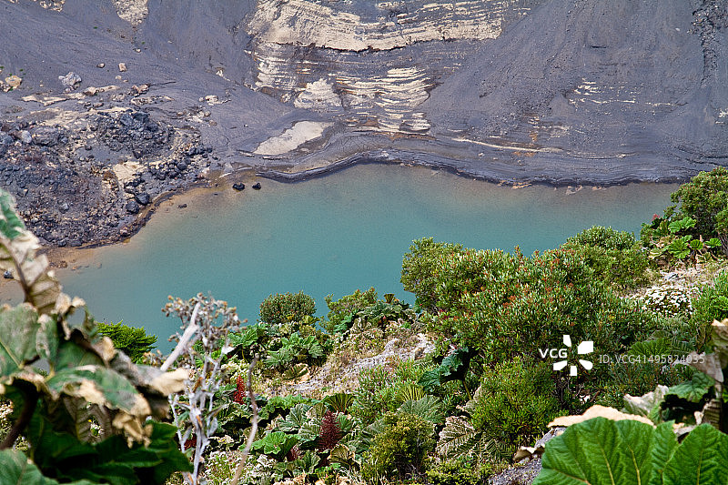 哥斯达黎加伊拉苏火山的大型火山口图片素材