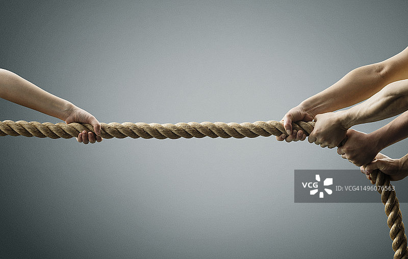 手拉手拉绳子图片素材