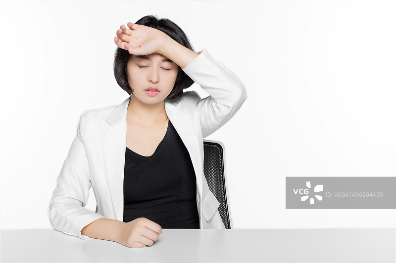 年轻女人头痛特写图片素材