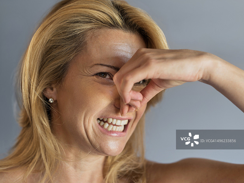 有东西味道真难闻！图片素材