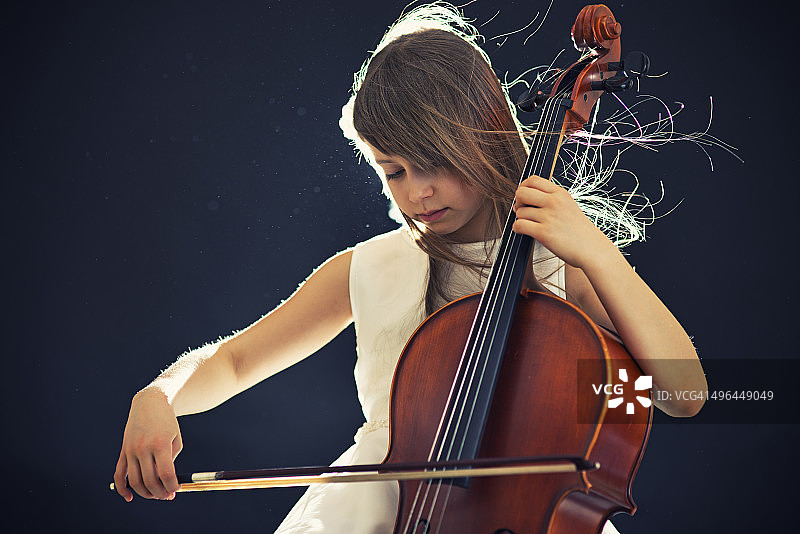 可爱的小提琴手图片素材