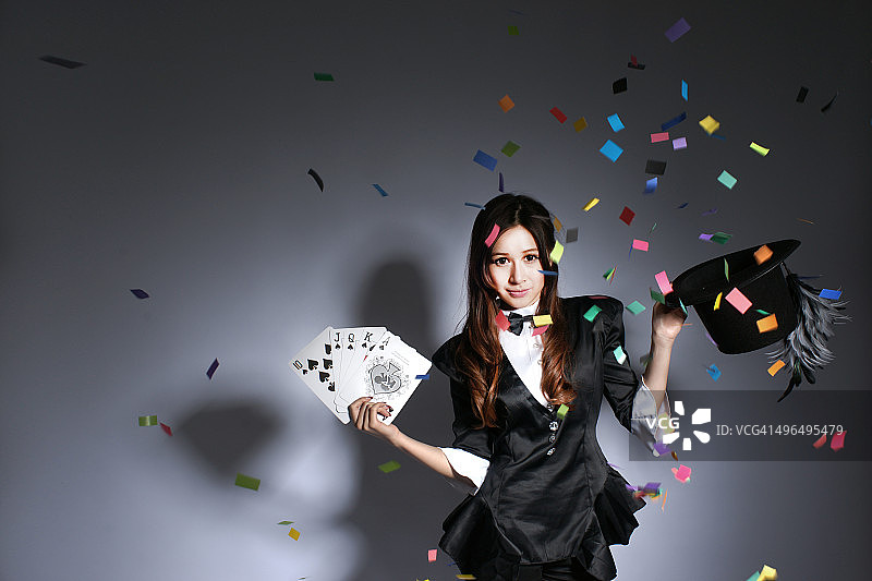 亚洲扑克牌魔术师图片素材