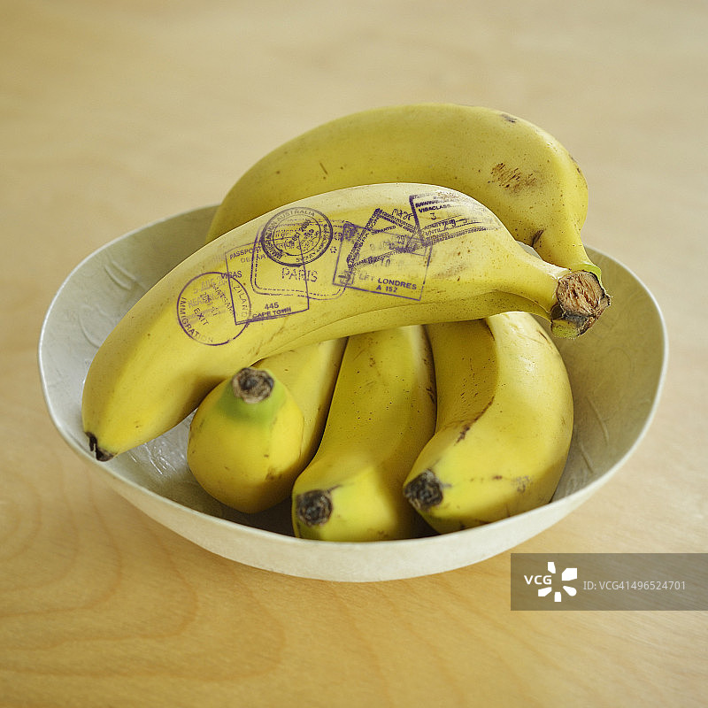 香蕉上的护照印章图片素材